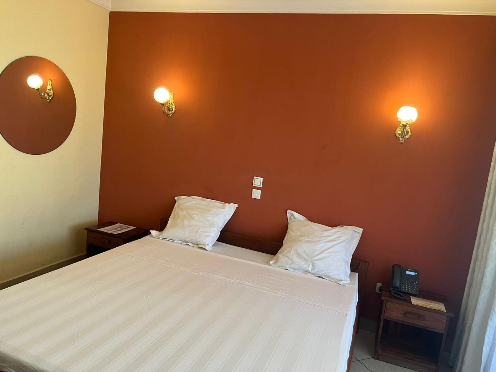 מורונדבה Hotel Menabe מראה חיצוני תמונה