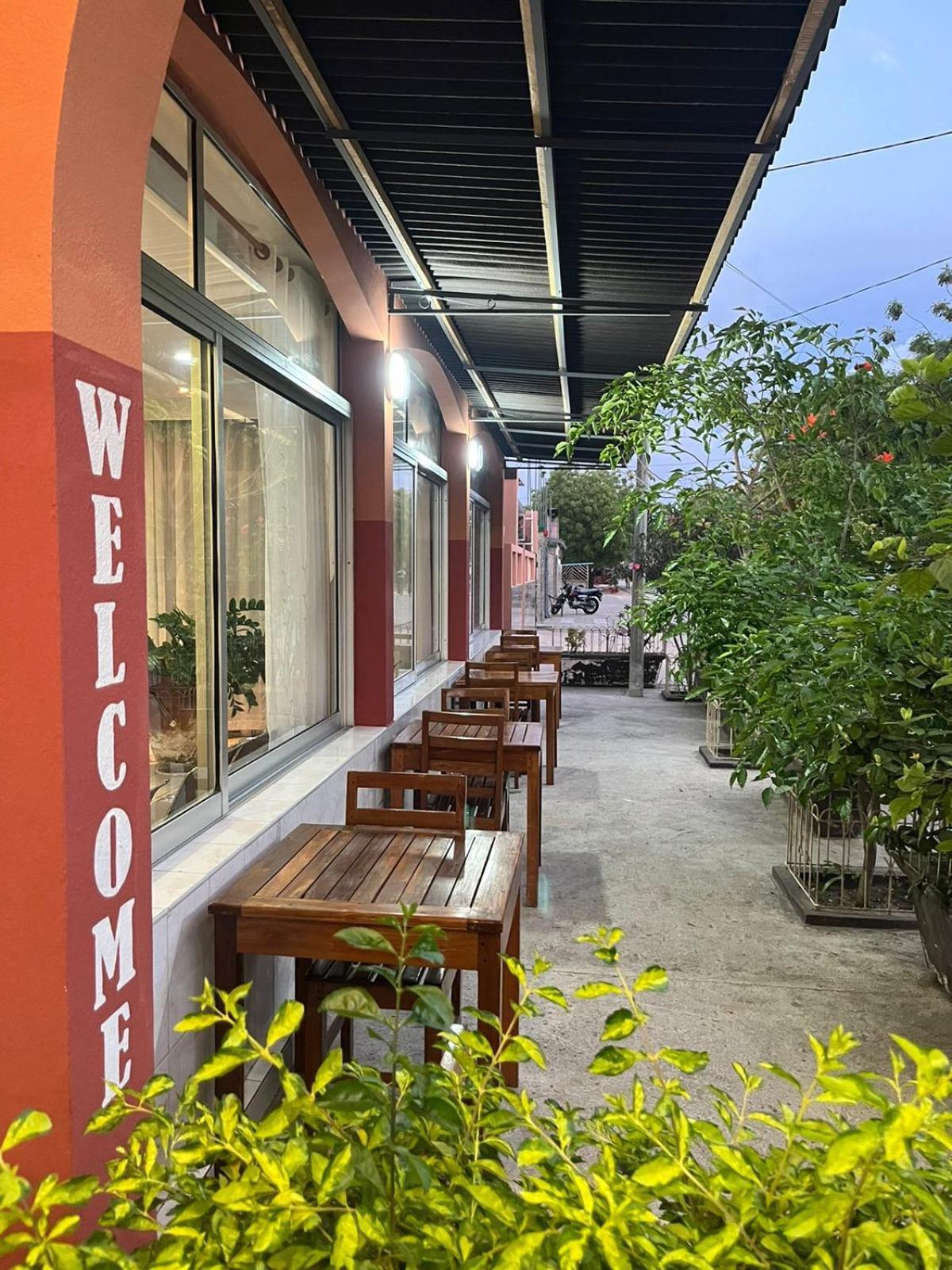 מורונדבה Hotel Menabe מראה חיצוני תמונה