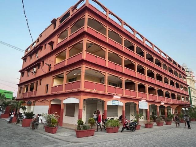 מורונדבה Hotel Menabe מראה חיצוני תמונה