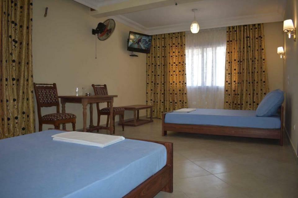מורונדבה Hotel Menabe מראה חיצוני תמונה