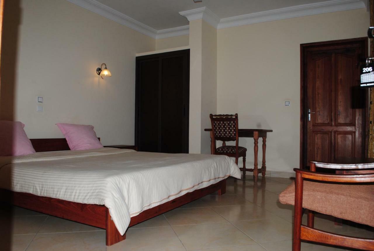 מורונדבה Hotel Menabe מראה חיצוני תמונה